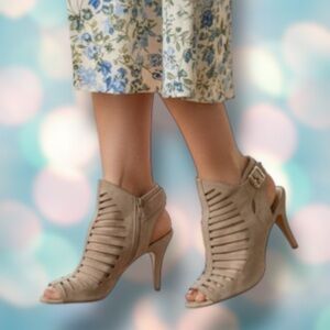 Nine West Women’s Beige Tan Strappy Gladiator Peep Toe Heels Sandals Size 5.5